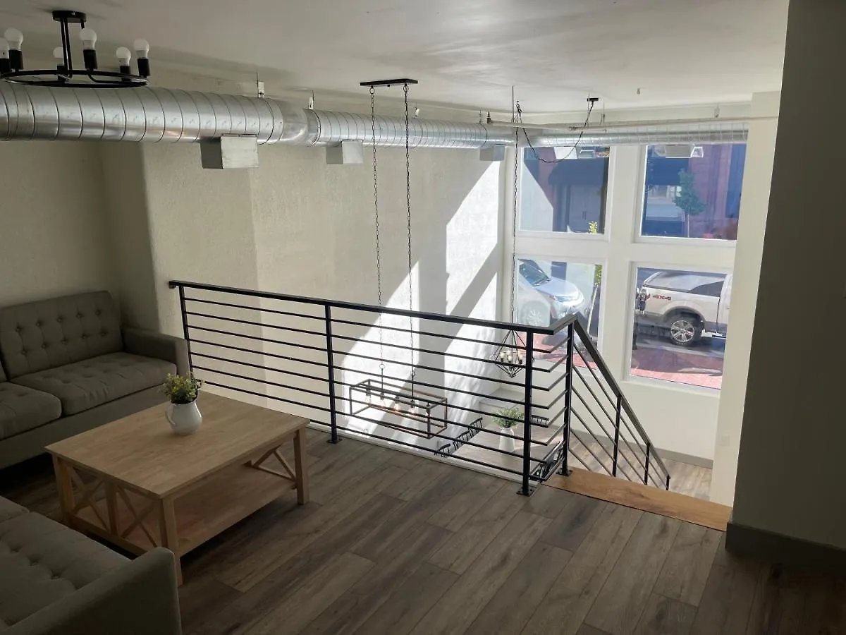 Main Street Farmhouse City Retreat By Hollyhock لويفيل شقة