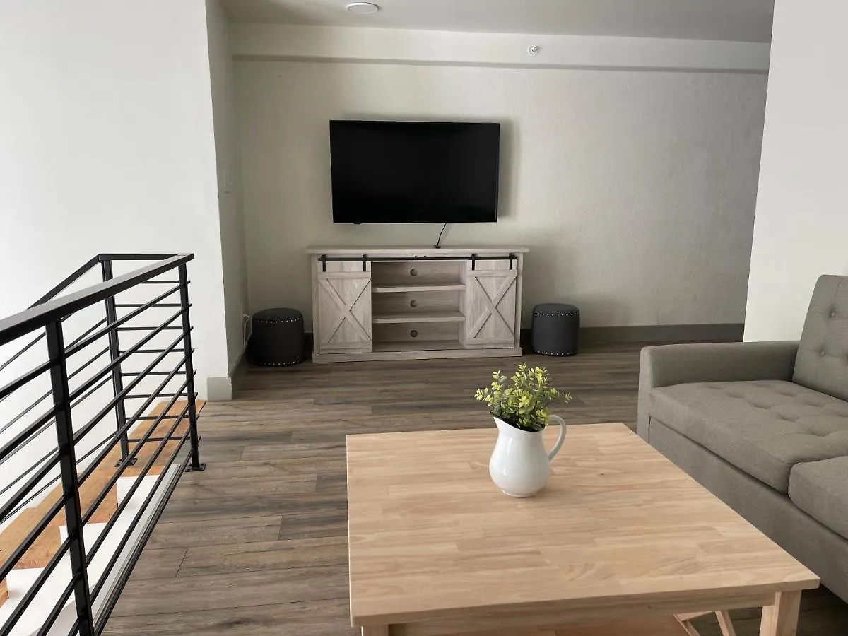 Main Street Farmhouse City Retreat By Hollyhock لويفيل الولايات المتحدة الأمريكية