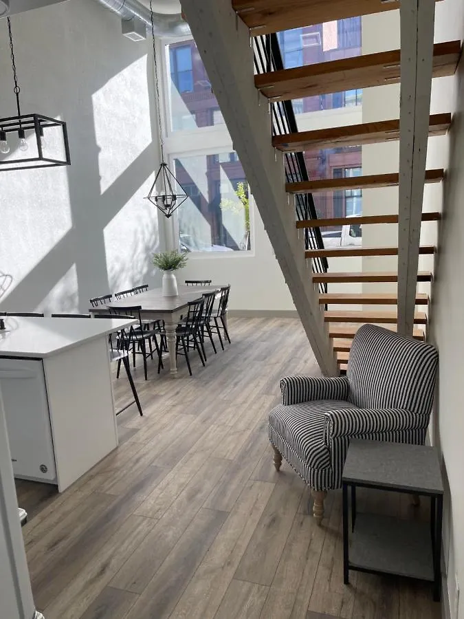 Main Street Farmhouse City Retreat By Hollyhock لويفيل شقة